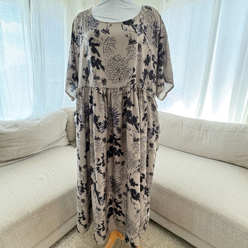 Like a 3 or 4 X plus sized Floral Print Beautiful Beige/Black Floral Maxi Flowey